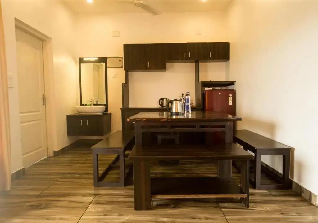 Куттикканам: White Stone Cottage Vagamon by Voye Homes