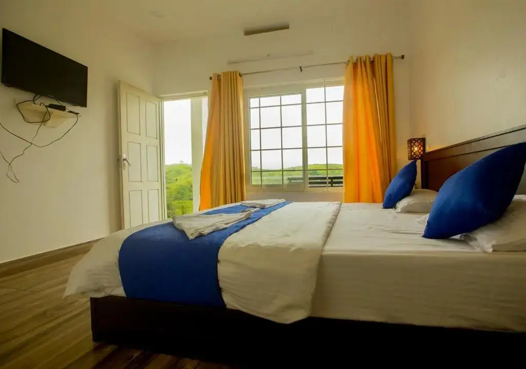 Куттикканам: White Stone Cottage Vagamon by Voye Homes