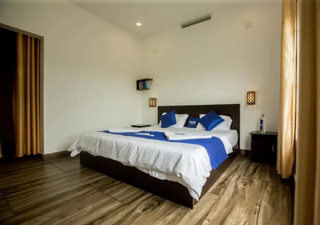 Куттикканам: White Stone Cottage Vagamon by Voye Homes