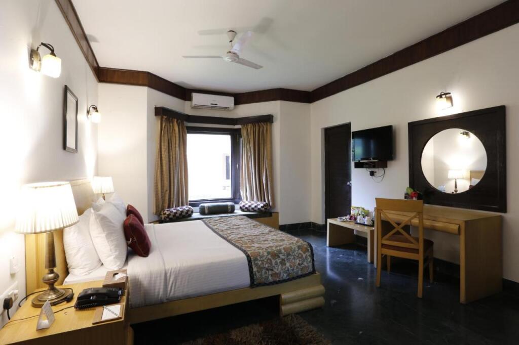 Наинитал: The Riverview Retreat Corbett by Leisure Hotels