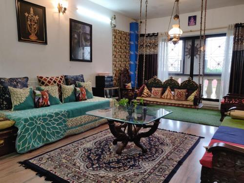 Пуна: Jain Boutique Home 2BHK Fully Furnished