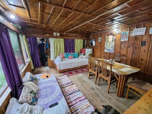 Банджар: Ishan Log Huts- Boutique Homestay- since 1999