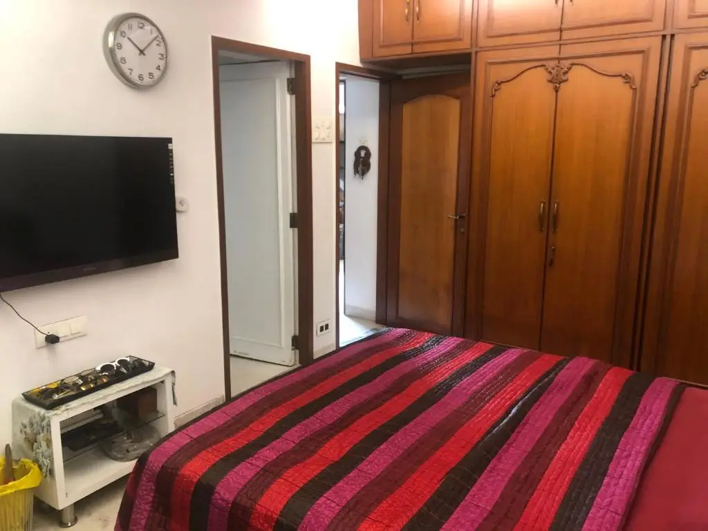 Мумбаи: Luxurious Cozy 1 King Bed suite with free parking