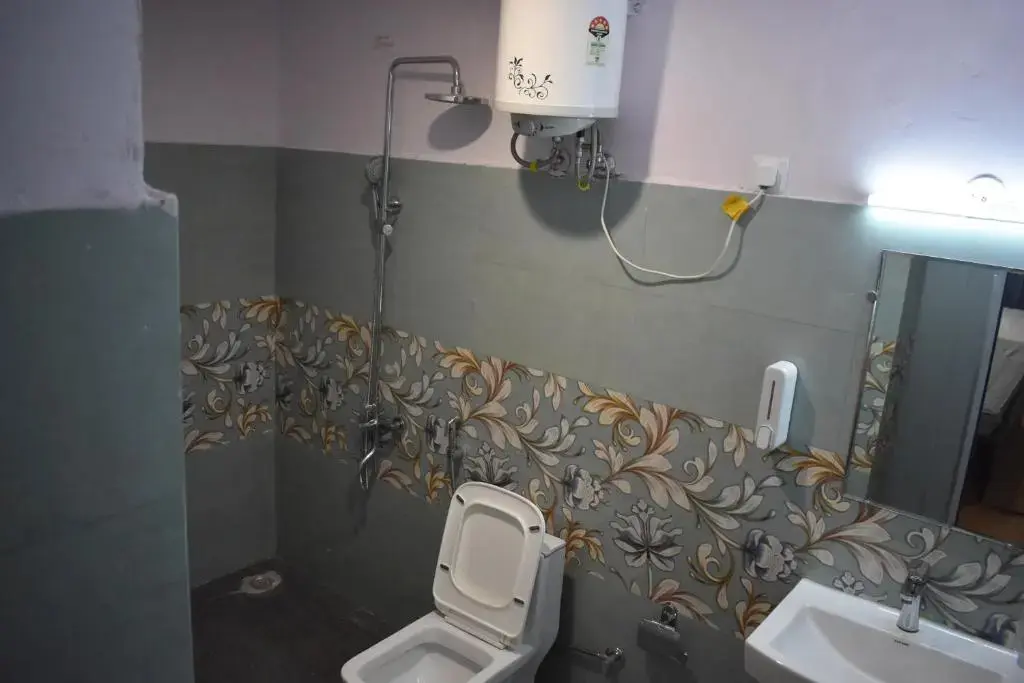 Нью-Дели: Private Rooms with International Airport View
