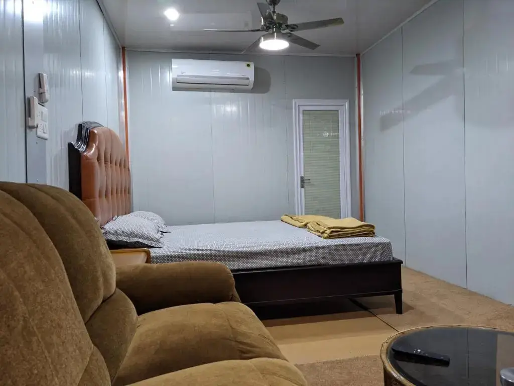Нью-Дели: Private Rooms with International Airport View