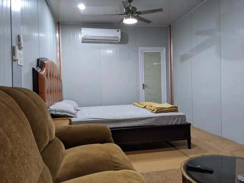 Нью-Дели: Private Rooms with International Airport View