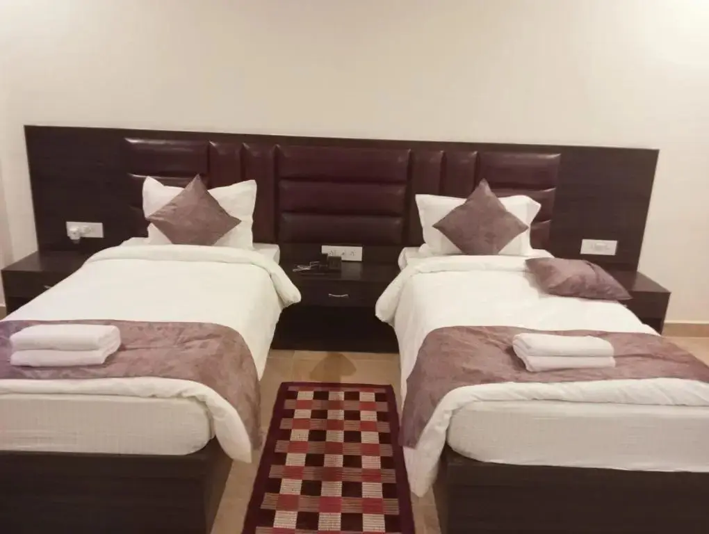 Кушинагар: Hotel Leela Galaxy