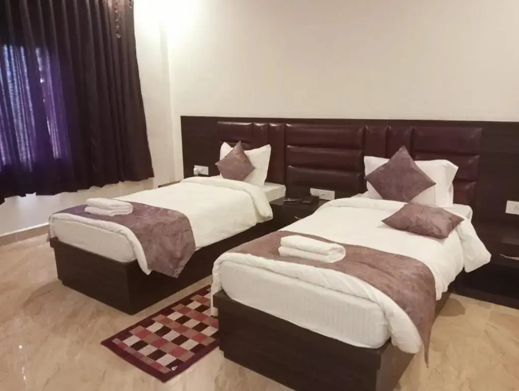 Кушинагар: Hotel Leela Galaxy