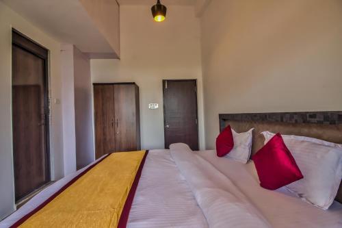 Бага: Amazing Baga River View 2BHK Apartment By Stay Over Home