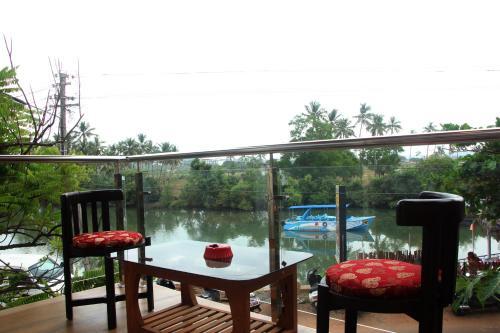 Бага: Amazing Baga River View 2BHK Apartment By Stay Over Home