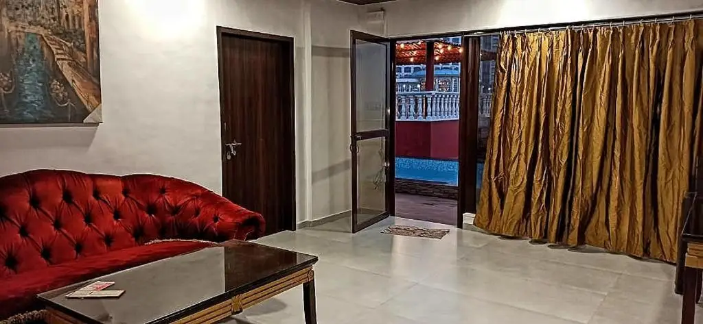Villa 406, Dr Wade with Private Pool and Gazebo in Royal Palms Mumbai — фото 1
