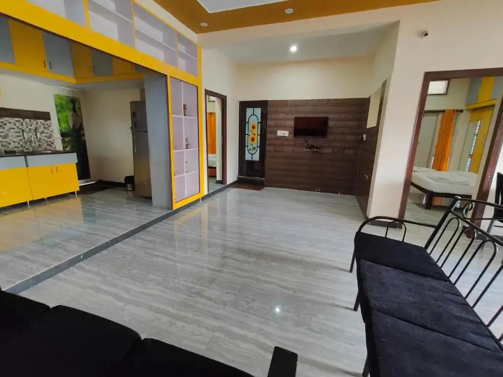 Майсур: Yellow House