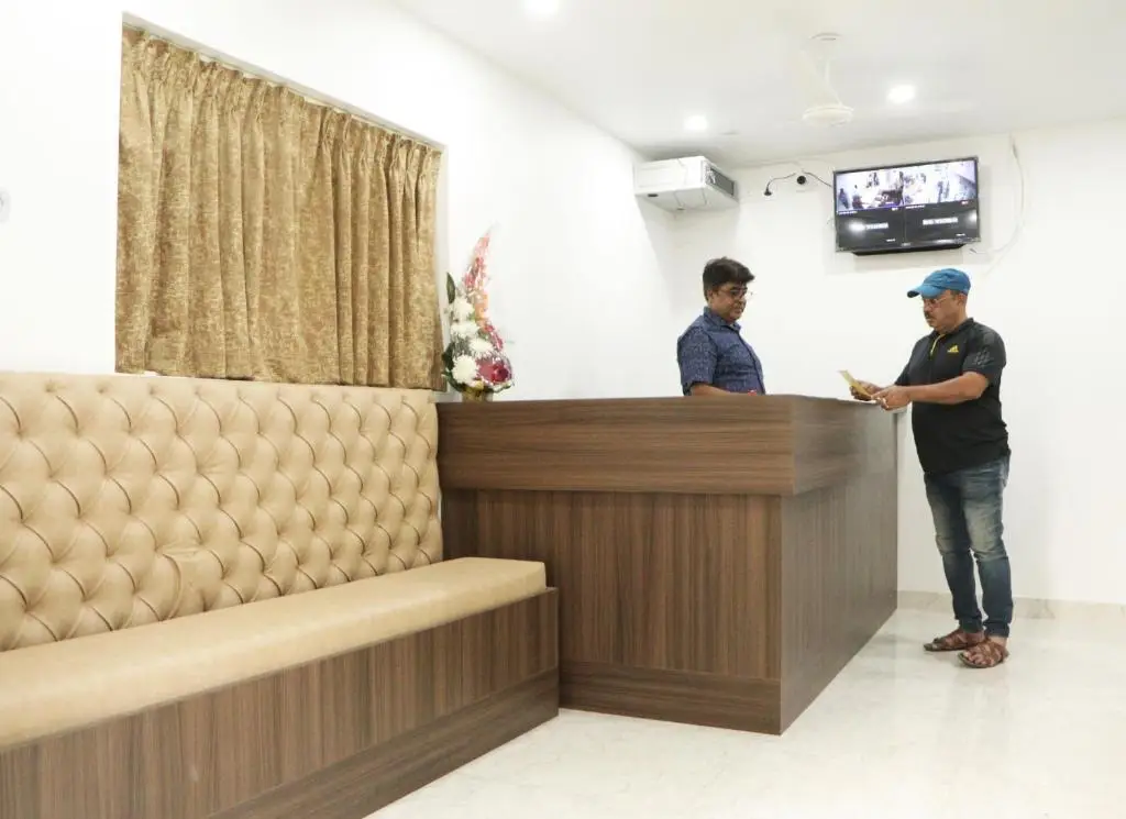 Колката: Radharani Apartment