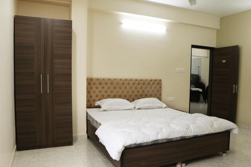 Колката: Radharani Apartment