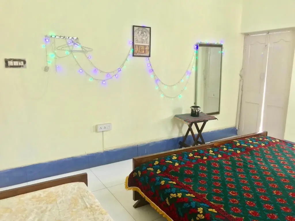 Колката: Furnished apt w. 2 bed rooms in New Alipore