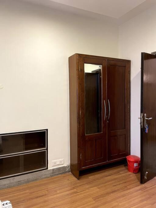 Колката: Lovely 4 bedroom condo