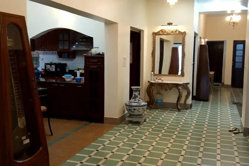 Колката: Lovely 4 bedroom condo