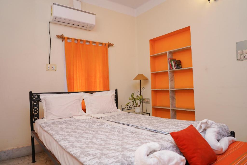 Колката: Casa Bala, Kolkata - Furnished 1 Bhk Apartment Near Gariahat, South Kolkata