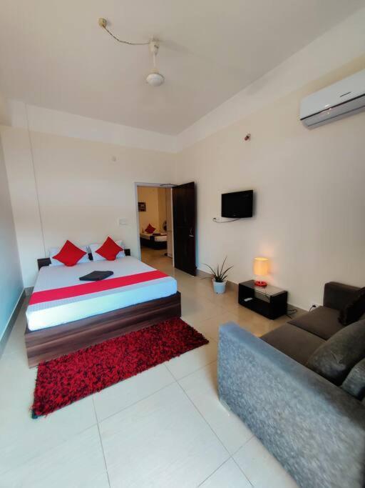 Гувахати: HAPPYHOME - a spacious homestay with self cooking facility