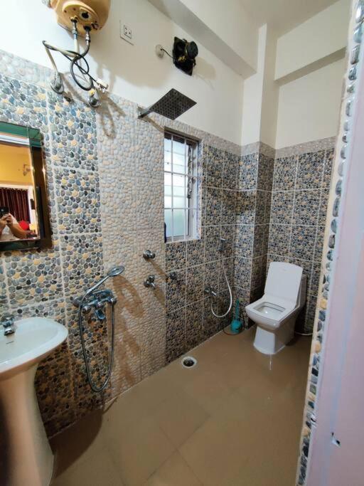 Гувахати: HAPPYHOME - a spacious homestay with self cooking facility