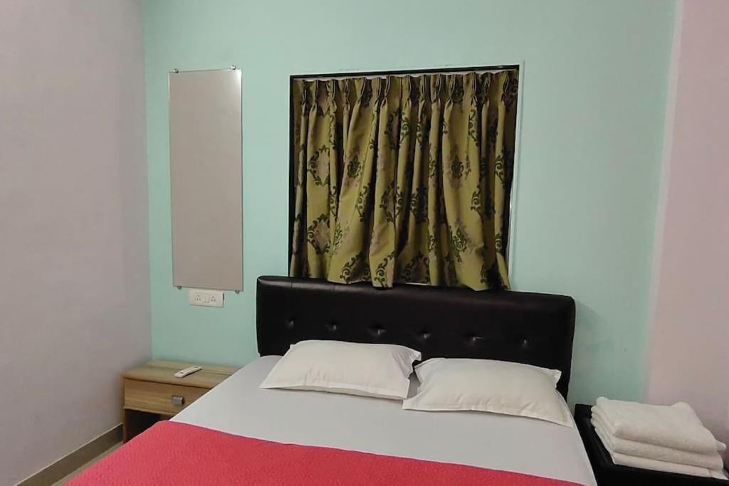 Лонавала: HILL VIEW RESIDENCE ROOM No 3
