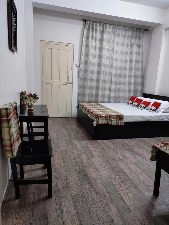 Шиллонг: Bibiana's Apartment
