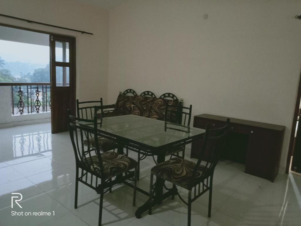 Салигао: Ronne's Beachway 2BHK Apartment