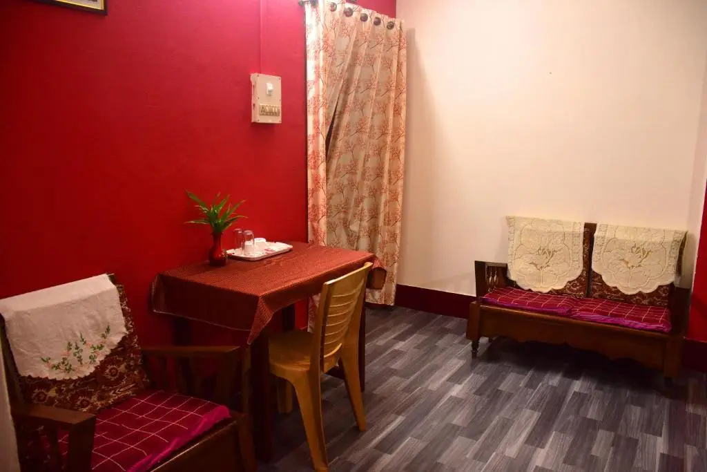 Дибругарх: J&B Homestay