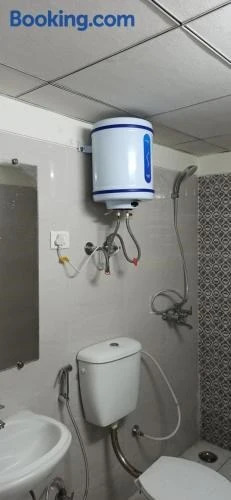 Газиабад: Fully furnished 1BHK luxury suite