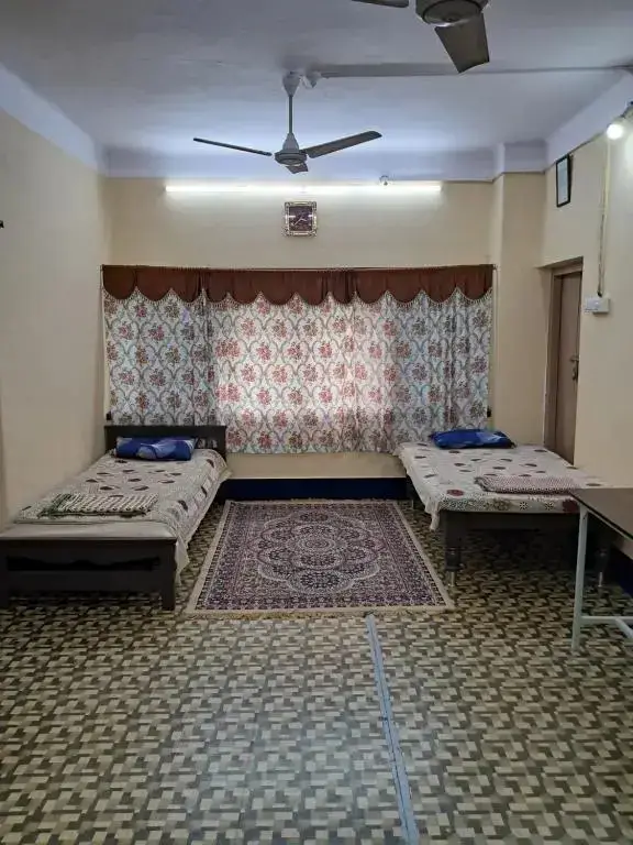 Хидерабад: 1 Room for 4 Guests OR 2 BHK for 4 to 10 Guests with AC for Families