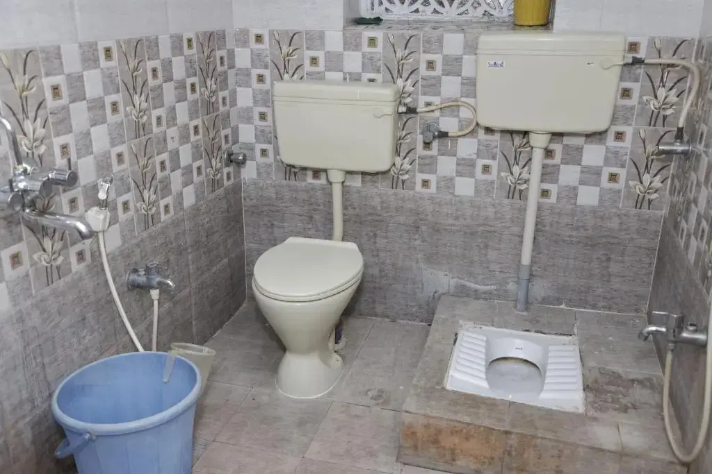 Хидерабад: 1 Room for 4 Guests OR 2 BHK for 4 to 10 Guests with AC for Families