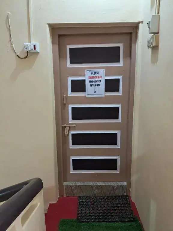 Хидерабад: 1 Room for 4 Guests OR 2 BHK for 4 to 10 Guests with AC for Families