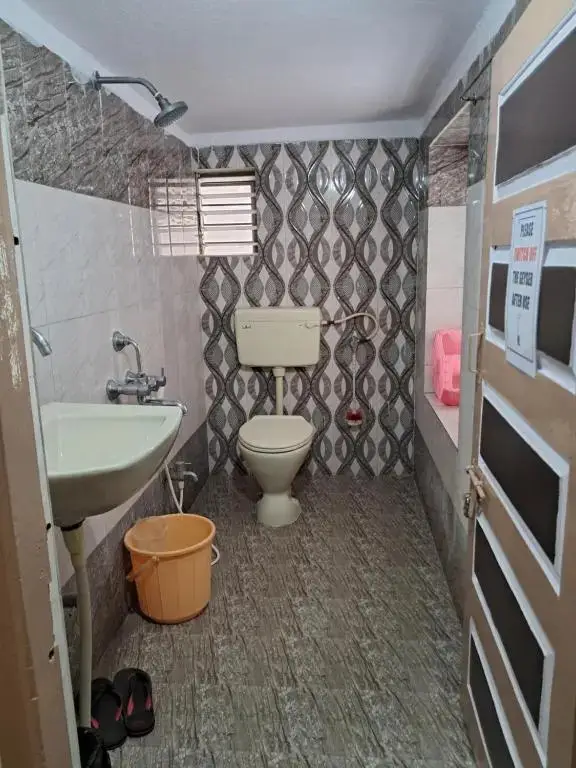 1 Room for 4 Guests OR 2 BHK for 4 to 10 Guests with AC for Families — фото 1