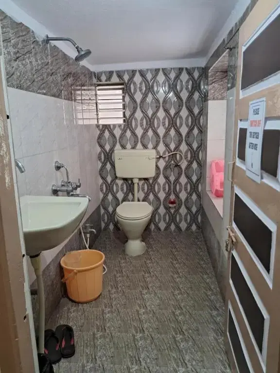 Хидерабад: 1 Room for 4 Guests OR 2 BHK for 4 to 10 Guests with AC for Families