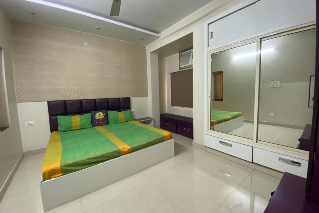 Нью-Дели: Modern&Cozy Apartment Private entrance Furnished