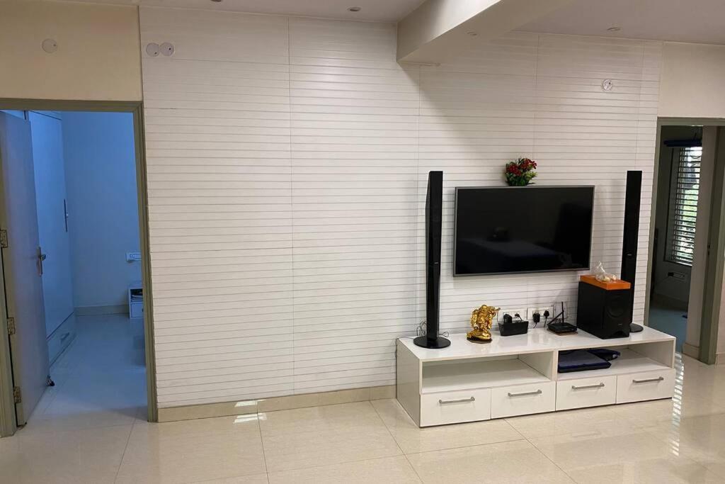 Нью-Дели: Modern&Cozy Apartment Private entrance Furnished