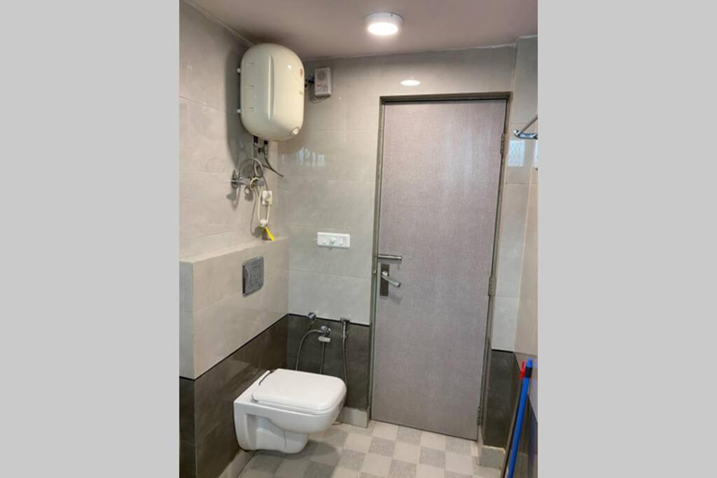 Нью-Дели: Modern&Cozy Apartment Private entrance Furnished