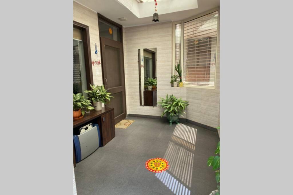 Нью-Дели: Modern&Cozy Apartment Private entrance Furnished