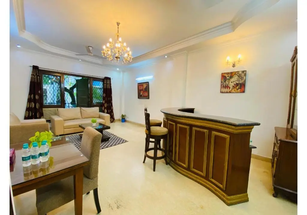 Нью-Дели: BluO Modern 1BHK - N Block Market Greater Kailash