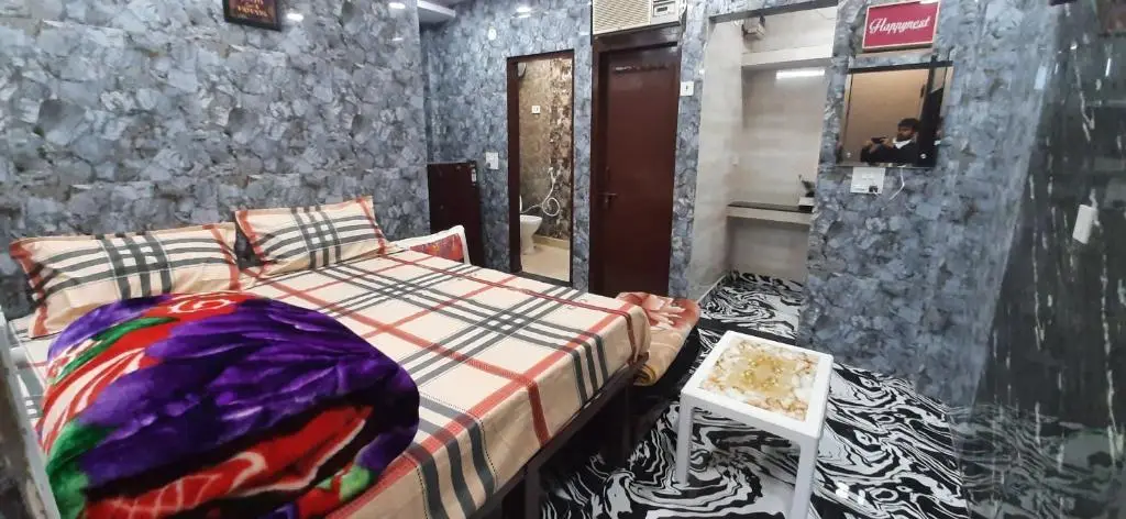 Нью-Дели: Aggarwal hotels & guest houses lajpat nagar luxury stay in independent flats with attached kitchen washroom and balcony cal 92121 ,74700
