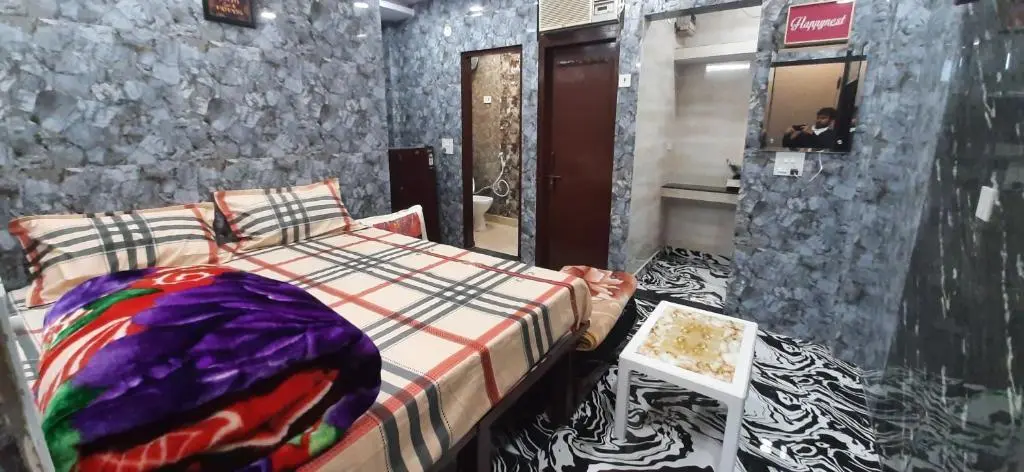 Нью-Дели: Aggarwal hotels & guest houses lajpat nagar luxury stay in independent flats with attached kitchen washroom and balcony cal 92121 ,74700