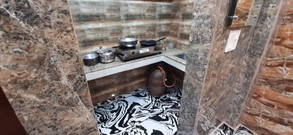 Нью-Дели: Aggarwal hotels & guest houses lajpat nagar luxury stay in independent flats with attached kitchen washroom and balcony cal 92121 ,74700