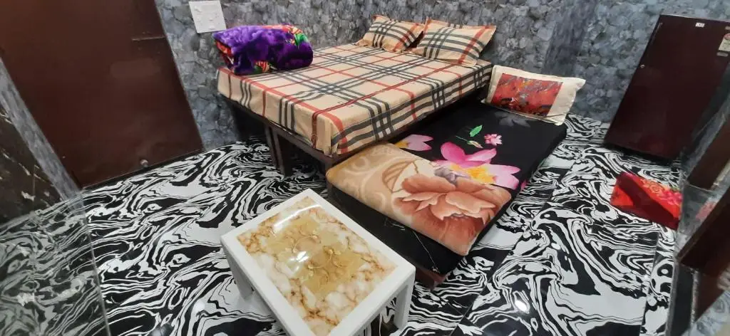 Нью-Дели: Aggarwal hotels & guest houses lajpat nagar luxury stay in independent flats with attached kitchen washroom and balcony cal 92121 ,74700