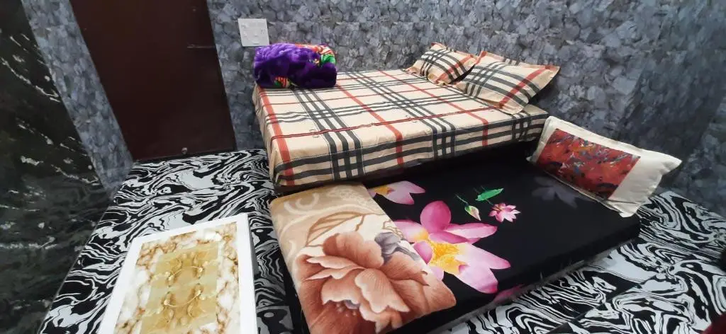 Aggarwal hotels & guest houses lajpat nagar luxury stay in independent flats with attached kitchen washroom and balcony cal 92121 ,74700 — фото 1