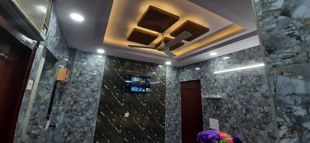 Нью-Дели: Aggarwal hotels & guest houses lajpat nagar luxury stay in independent flats with attached kitchen washroom and balcony cal 92121 ,74700