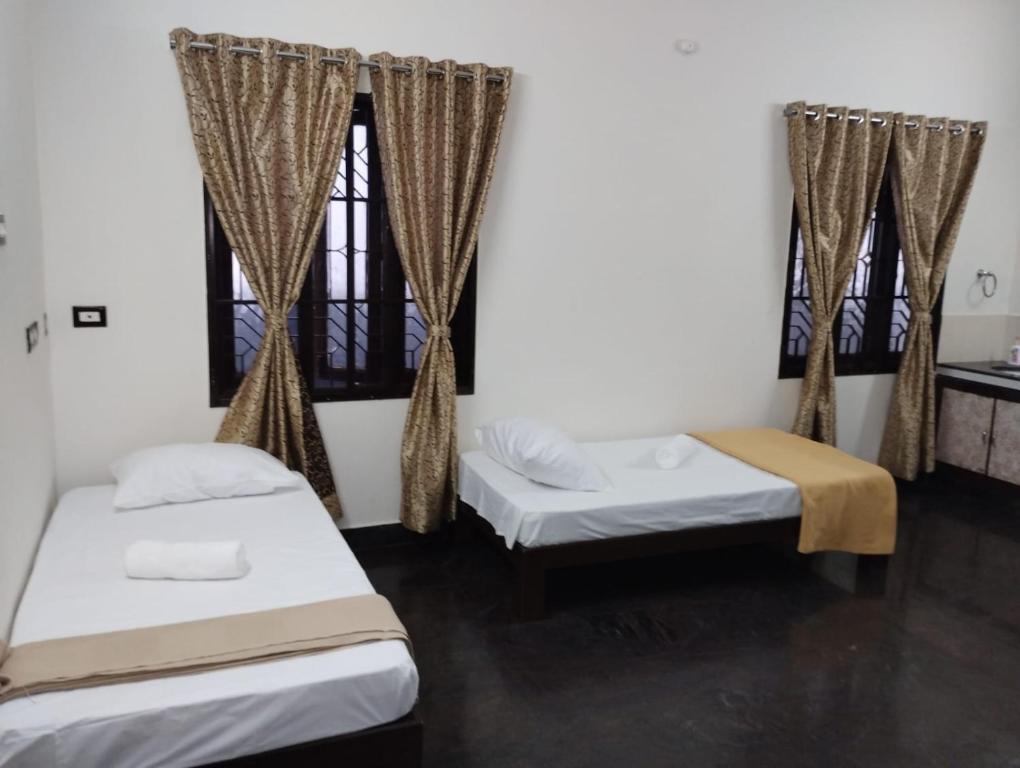 Пудучерри: Aarudhara Holiday Home 2