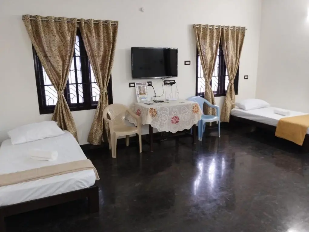 Пудучерри: Aarudhara Holiday Home 2