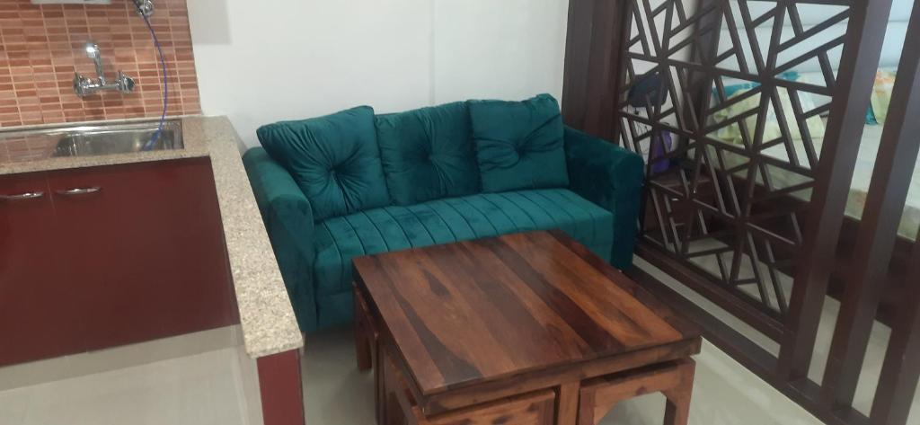 Нойда: Short Stays in Fully Furnished Service Apartment