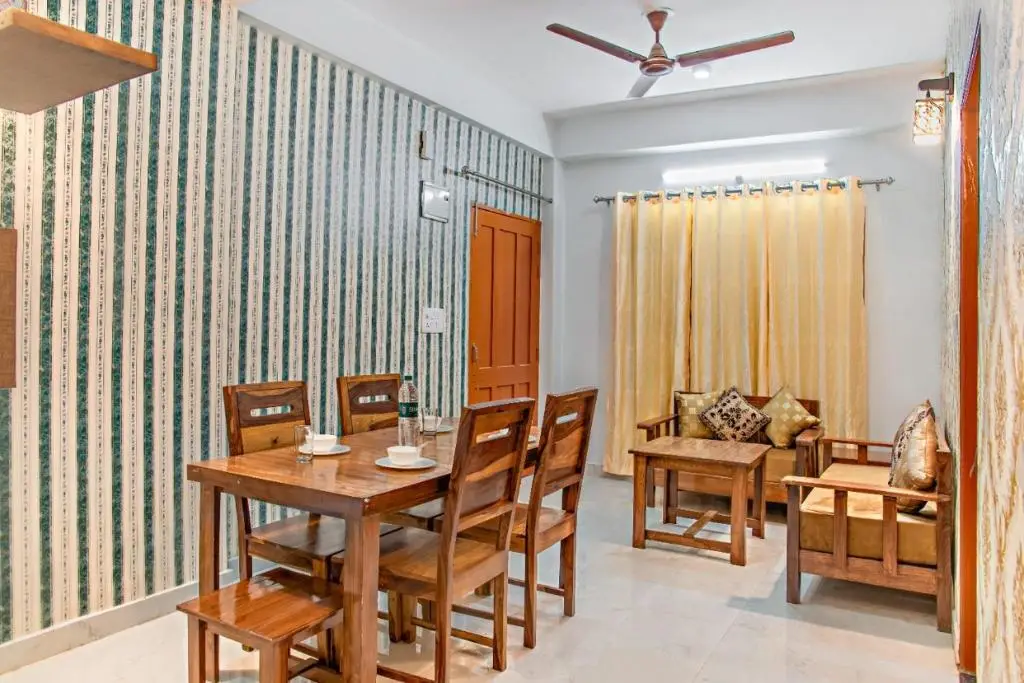 Дхарампур: 3 BHK Serviced Apartment Toy Train Lawn Kasauli