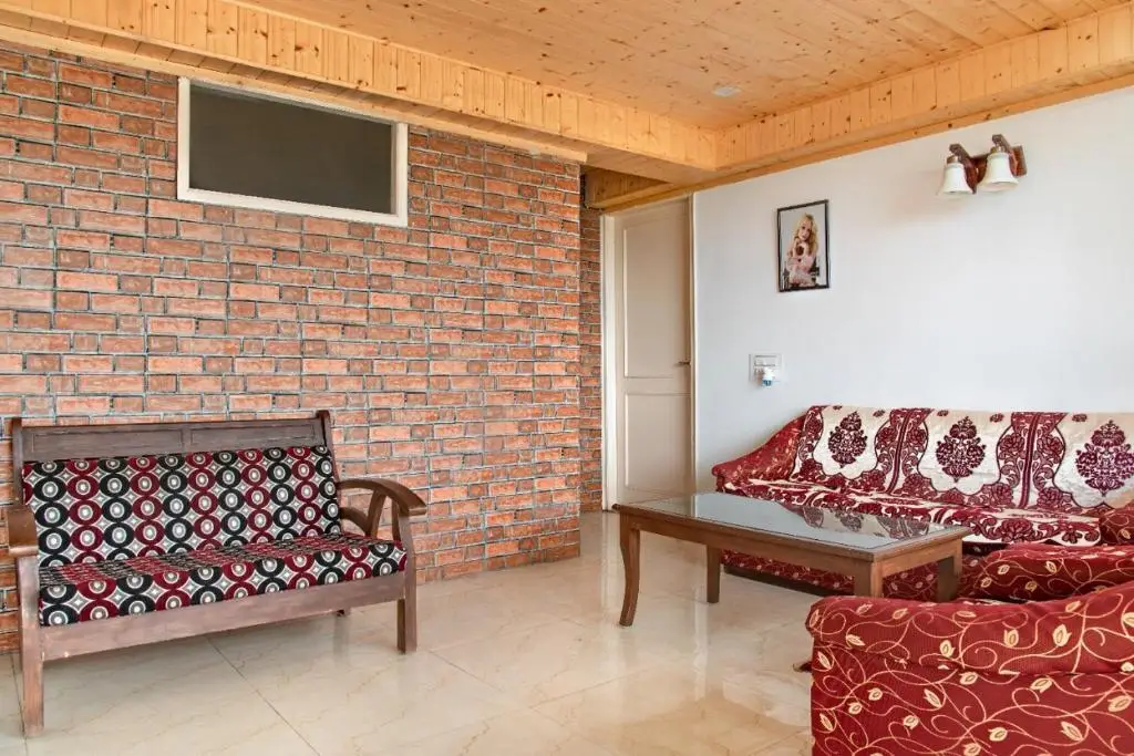 Дхарампур: 3 BHK Serviced Apartment Toy Train Lawn Kasauli